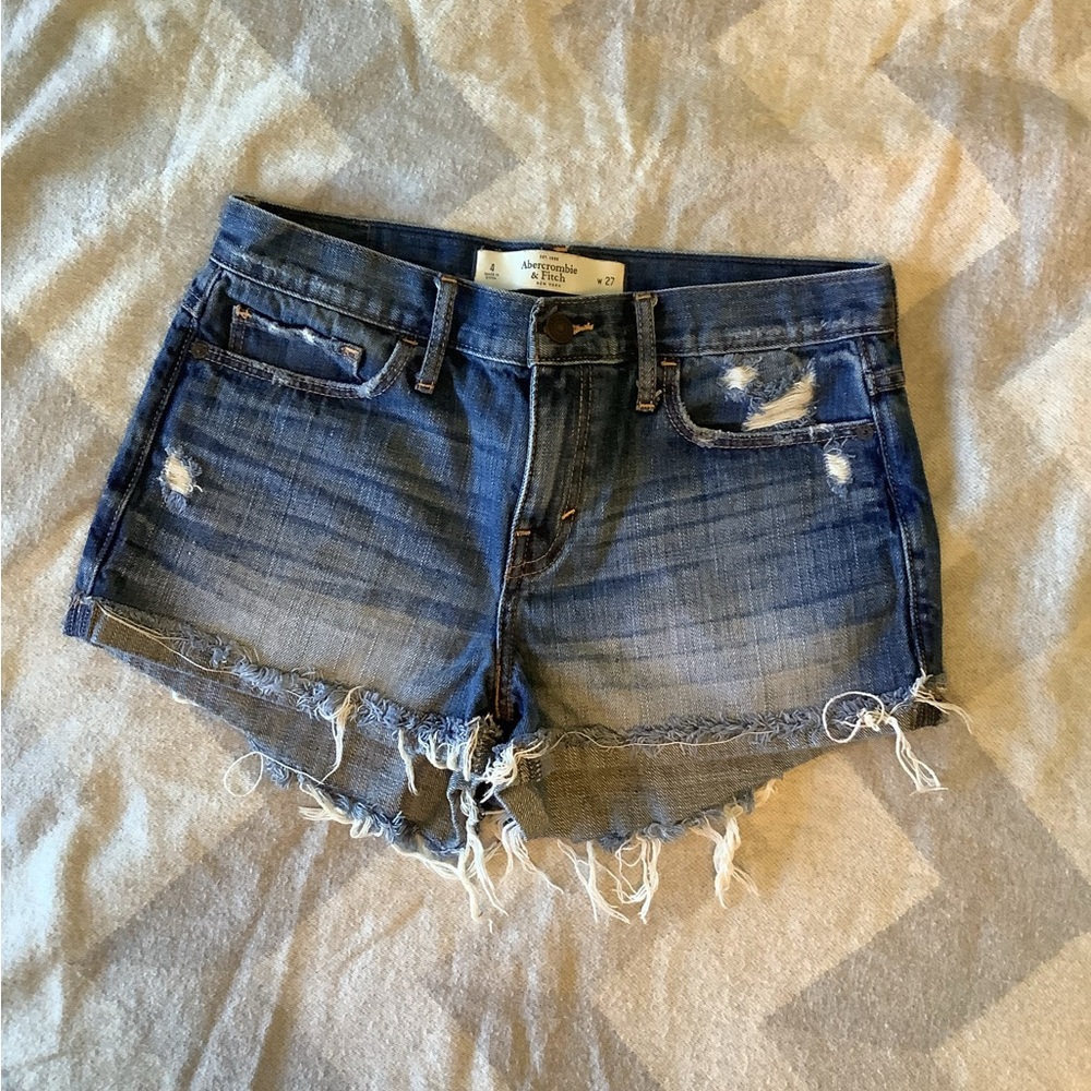 Abercrombie & Fitch Frayed Hem Jean Shorts size 4/27